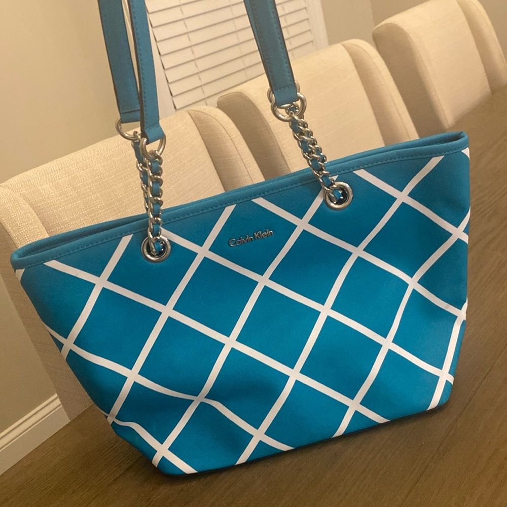 NWOT Calvin Klein turquoise  and white purse